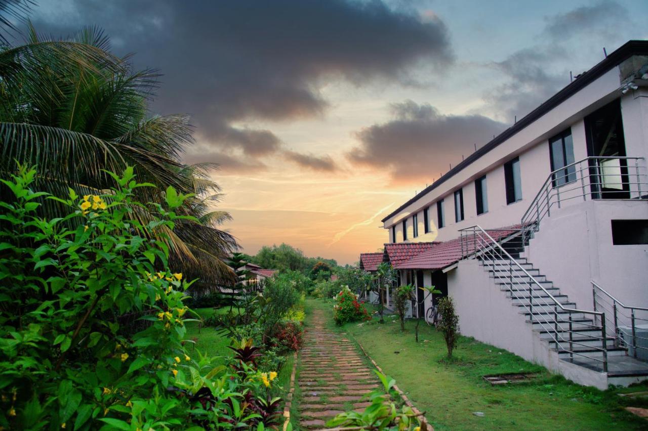 Sterling Banashree Badami Hotel Luaran gambar